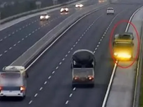 Kiểm tra bất ngờ chiếc ô tô trên cao tốc, phát hiện gần 250 triệu đồng vương vãi khắp nơi, cảnh sát truy vết đầu mối quan trọng