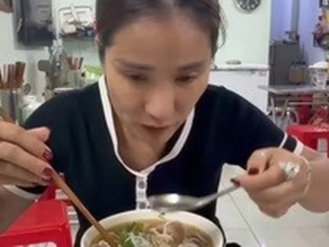 Nữ NSƯT đi Mỹ về: "Việt Nam đúng là thiên đường"