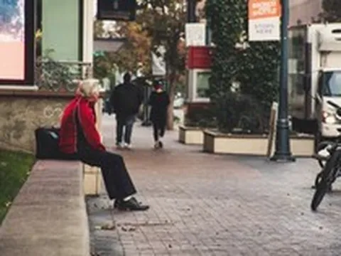 8 năm làm giúp việc cho người giàu, tôi phát hiện ra điểm chung “đau lòng” của đời người: Điều đáng sợ nhất lúc về già không phải là nghèo