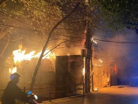 Cháy quán cà phê "hát cho nhau nghe"