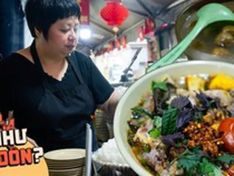 Ăn thử bát bún riêu 80k gây xôn xao chợ Đồng Xuân: Topping ê hề ăn kèm nước sấu ngâm có ngon như lời đồn?