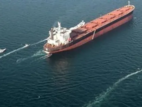 Iran muốn thu phí tàu thuyền đi qua eo biển Hormuz