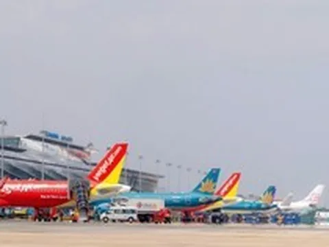 Vé bay tăng cao bất ngờ, khứ hồi TP.HCM - Hà Nội sắp chạm mốc 6 triệu đồng