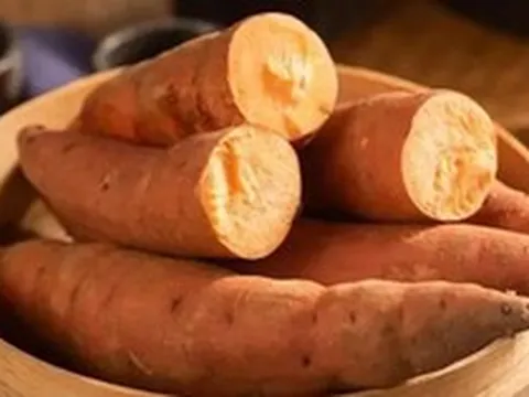 Người đàn ông 55 tuổi mắc tiểu đường ngày nào cũng ăn khoai lang, 5 tháng sau đi khám, bác sĩ vội hỏi: "Ông đã làm gì?"