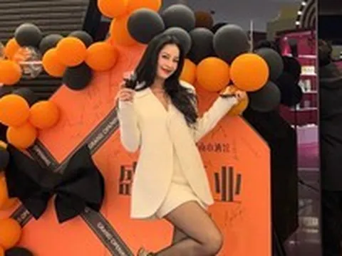 Chi Pu nhượng lại nhà hàng phở Việt ở Thượng Hải