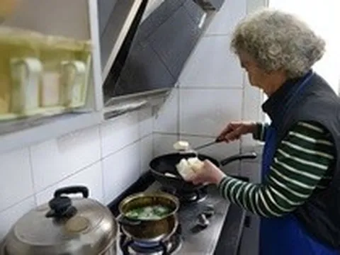 Người phụ nữ 57 tuổi dùng mỡ lợn nấu ăn suốt 3 năm, đi khám sức khoẻ bác sĩ ngạc nhiên hỏi: "Chị đã làm gì?"