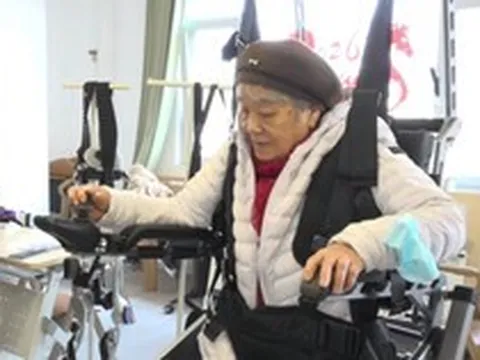 Quốc gia đầu tiên trên thế giới sử dụng robot đến từng nhà chăm sóc miễn phí cho người già