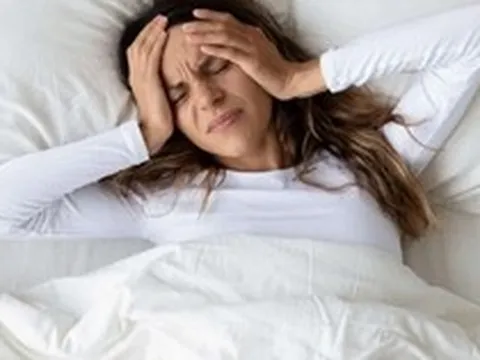 Tăng cân bất thường dù ăn rất ít, người phụ nữ nghe lời bác sĩ kiểm tra camera: “Sốc nặng khi phát hiện những gì diễn ra mỗi đêm”