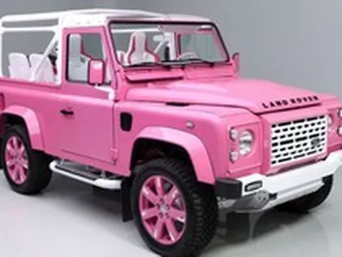 Defender 90 màu hồng 'độc lạ' lên sàn, giá bán gây tò mò