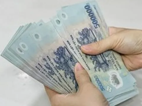 Phát hiện hàng trăm tờ tiền 500 nghìn đồng bỏ quên trong  cây ATM