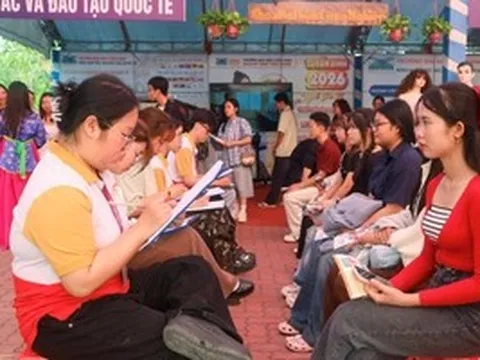 Hơn 7.000 học sinh trải nghiệm tại Trường Đại học Cửu Long trong ngày 22-3