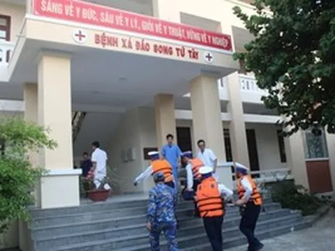 Cấp cứu kịp thời 1 thợ lặn gặp nạn ở Trường Sa