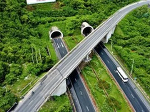 Khắc phục hư hỏng trên cao tốc Vân Phong - Nha Trang trước ngày 30/3