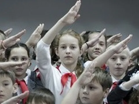 Vì sao người Nga hiếm khi cười với người lạ?