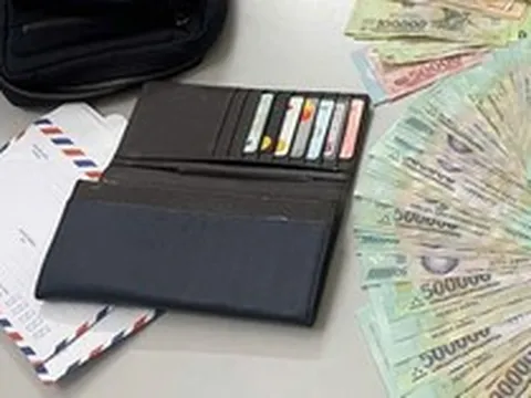 Phát hiện 83 tờ tiền có mệnh giá từ 500.000 đồng bị bỏ lại trên chuyến tàu đi từ ga Hà Nội