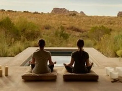 Các chị đẹp thượng lưu đang vung tiền cho 1 thứ xa xỉ vô hình: "Tắm" âm thanh từ những chiếc chuông pha lê đắt đỏ