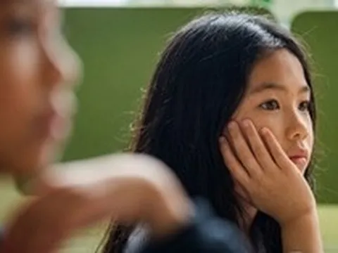 KHÔNG HỀ DOẠ: 4 thói quen này đang âm thầm ăn mòn trí thông minh của con bạn, bỏ ngay trước khi quá muộn!