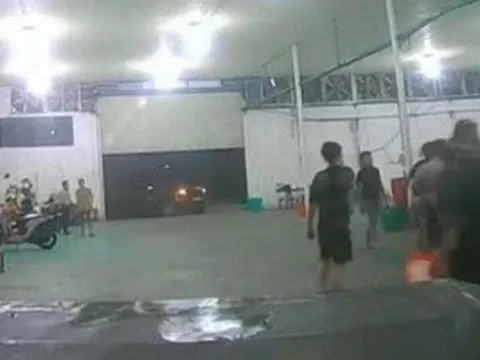 CLIP: Kinh hoàng cảnh rượt đuổi, hành hung dã man thương lái mua sầu riêng