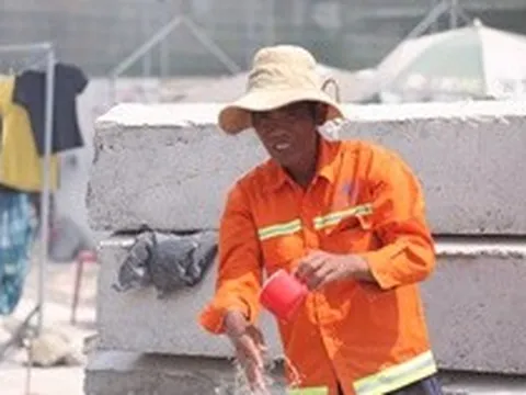 Nắng nóng bao trùm TP.HCM, kéo dài đến cuối tuần