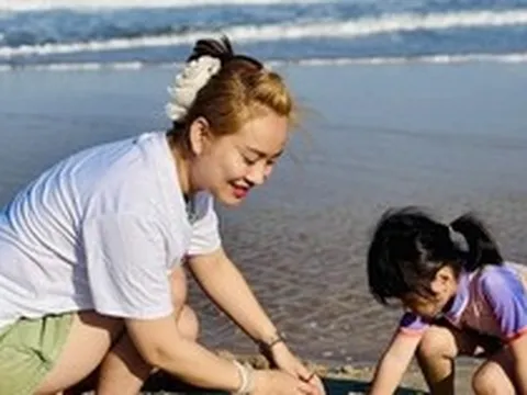 Mẹ đơn thân có 2 con riêng ngoại hình giản dị nhưng nam ca sĩ Việt vẫn si mê suốt 15 năm