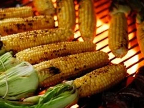 Ngô ngọt hay ngô nếp: Lượng calo chênh lệch gấp 10 lần, chọn loại nào để giảm cân hiệu quả?