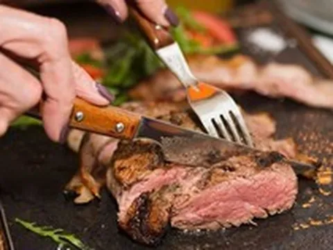 2 kiểu ăn phổ biến khiến thận “kêu cứu”: Bác sĩ cảnh báo