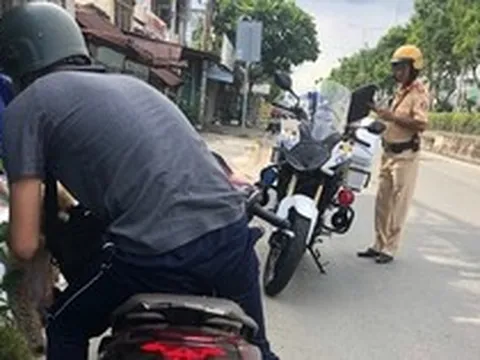 Nhiều người điều khiển xe máy ở TPHCM bị xử phạt do ngại đi đường vòng