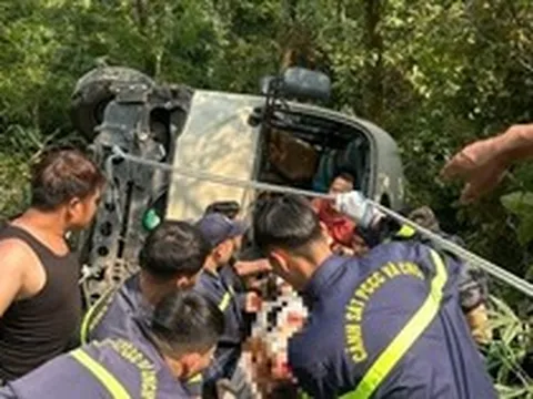 Vụ xe khách chở đoàn nhân viên ngân hàng lao xuống vực: Chiếc xe không bị rơi sâu nhờ yếu tố nào?