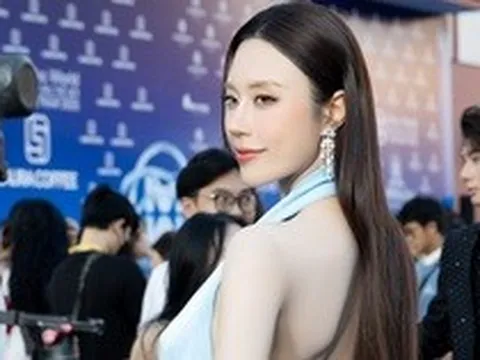 Nàng hậu khoe lưng trần quyến rũ, vòng eo “con kiến”, đọ dáng bên Hoa hậu Ý Nhi, visual tràn màn hình