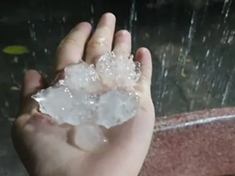 Dự báo mới nhất về dông lốc kèm mưa đá ở miền Bắc trong những ngày tới