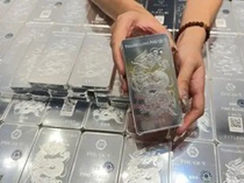 Giá bạc thỏi tăng 3 triệu đồng/kg