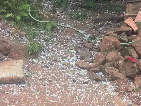 Mưa đá, giông lốc lại xuất hiện ở Hà Nội, Phú Thọ, Cao Bằng, liệu có bất thường?