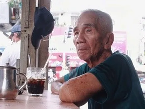 Phin chậm rãi hay máy hối hả: Hai nhịp cà phê giữa lòng phố thị