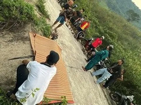 Xe máy lao xuống vực, vợ tử vong, chồng trọng thương