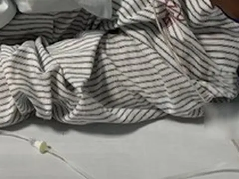 Chàng trai 30 tuổi mắt phải bỗng bị mờ, đi khám bác sĩ kết luận: Hệ miễn dịch đã bị tổn hại hoàn toàn