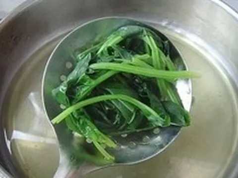 6 thực phẩm "phá thận" hơn bia rượu nhưng quen thuộc trên bàn ăn: 1 loại rau ai cũng tưởng tốt cũng không thoát "tội"