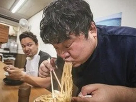 Vì sao người Nhật thanh lịch nhưng khi ăn mỳ ramen lại phát ra tiếng xì xụp?