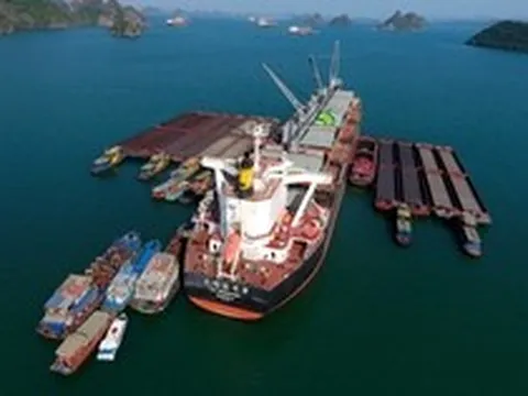 Tỉnh được ví như 'Việt Nam thu nhỏ' làm việc với đối tác Mỹ về 'siêu cảng' có thể đón tàu hơn 200.000 tấn