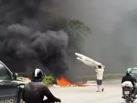 Xử phạt người đốt rác khói đen bao trùm cầu Thăng Long