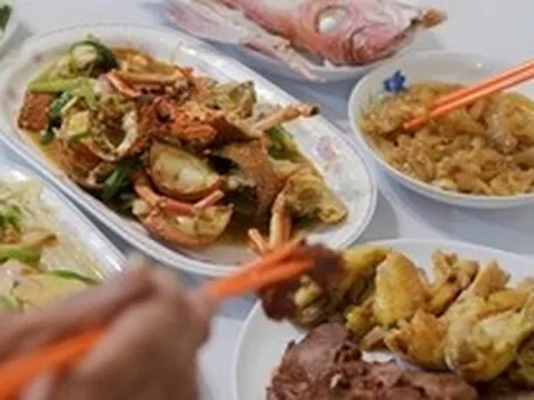 Một gia đình 3 người đều mắc ung thư dạ dày chỉ vì món ăn này: Bác sĩ chỉ ra 5 thói quen xấu gây chết người