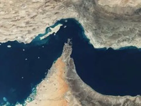 Iran báo tin không thể vui hơn về eo biển Hormuz