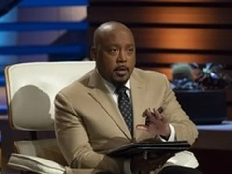 Vừa nghèo vừa không có quan hệ, người đàn ông này vẫn thành tỷ phú, nắm trong tay NGHÌN TỶ nhờ tư duy dạy con ĐỈNH CAO của mẹ!