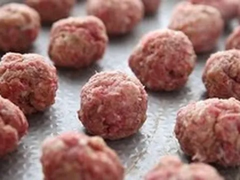 Nhiều người KHÔNG hề biết: Thịt lợn có 4 đặc điểm này rẻ mấy cũng đừng vội mà mua về nhà!