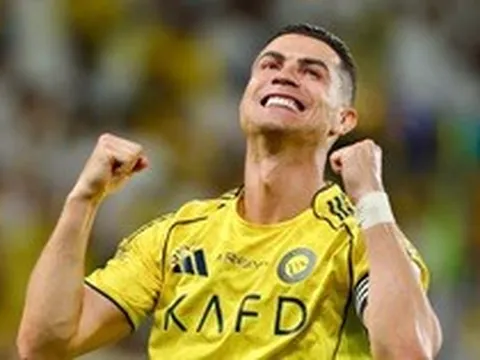 Đẳng cấp Ronaldo: Vừa trở lại sau chấn thương đã lập cú đúp