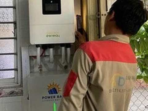 Lắp điện mặt trời kèm nhiều pin lưu trữ có giúp giảm tiền điện?