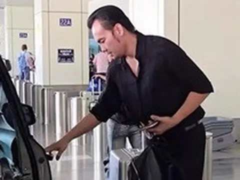 Nam NSƯT diễn ở Hải Dương xong vội bay về TP.HCM đến nhà Vũ Linh làm 1 việc giữa sóng gió dư luận