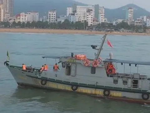 Huy động tàu cá thả lưới tìm nam sinh lớp 12 mất tích trên biển Quy Nhơn