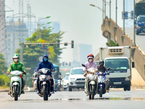 Dự báo thời tiết 7/4: Miền Bắc và Trung Bộ “oằn mình” trong nắng nóng, cảnh báo dông lốc nguy hiểm