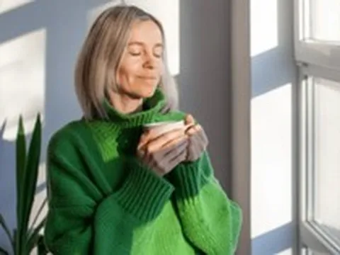 5 việc phụ nữ trên 50 nên làm mỗi ngày trước 9h sáng