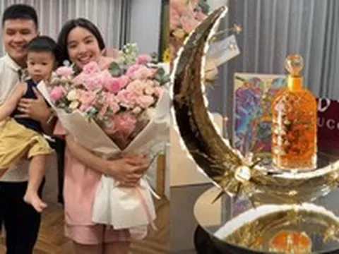 Quang Hải "chơi lớn" tặng Chu Thanh Huyền set đồ gần 600 triệu, cả Việt Nam chỉ có 2 set, nhìn qua đã thấy đậm "mùi tiền"!